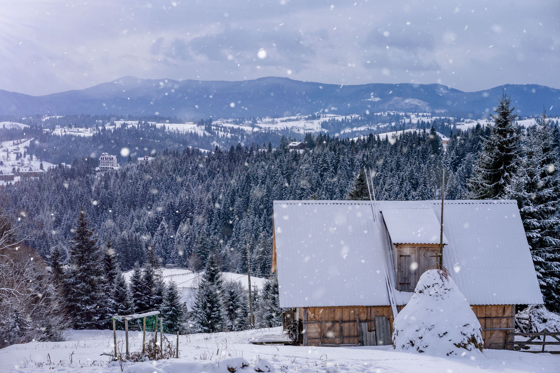 Cabin vs Hotel: Temperature Control in Remote Areas