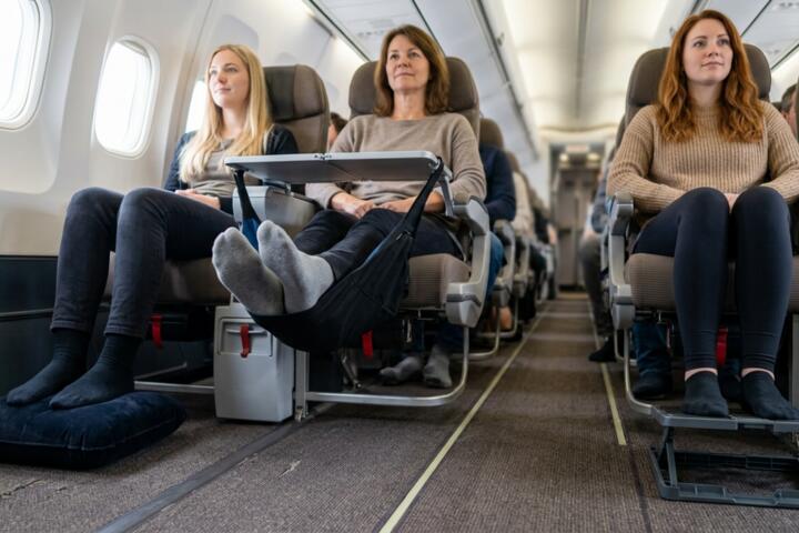 The Ultimate Comparison of Compact Footrests for Airplane Comfort