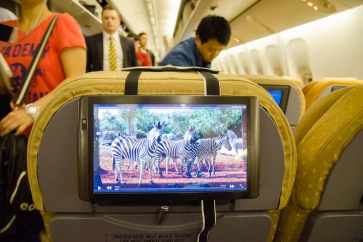 Tablet Mounts for Airplanes: How to Watch Movies Hands-Free