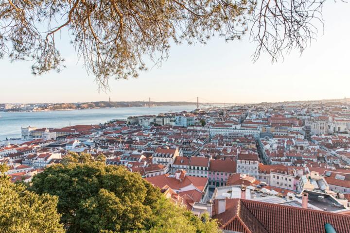 What Makes a Destination Worth a Longer Stay