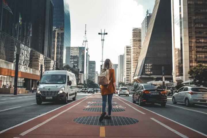 How to Use a Travel Guide Without Following the Crowd