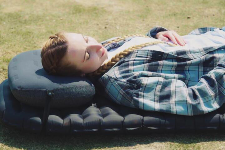 Reviewing the Best Inflatable Travel Pillows for Glamping Comfort