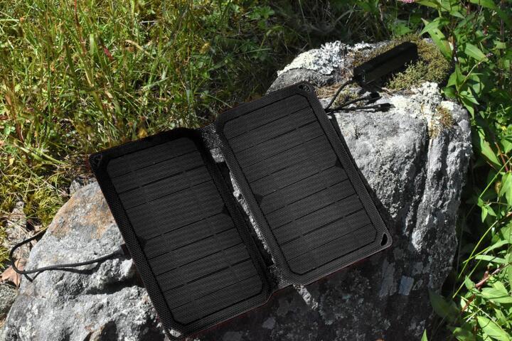 A Beginner’s Guide to Solar-Powered Power Banks for Off-Grid Travel